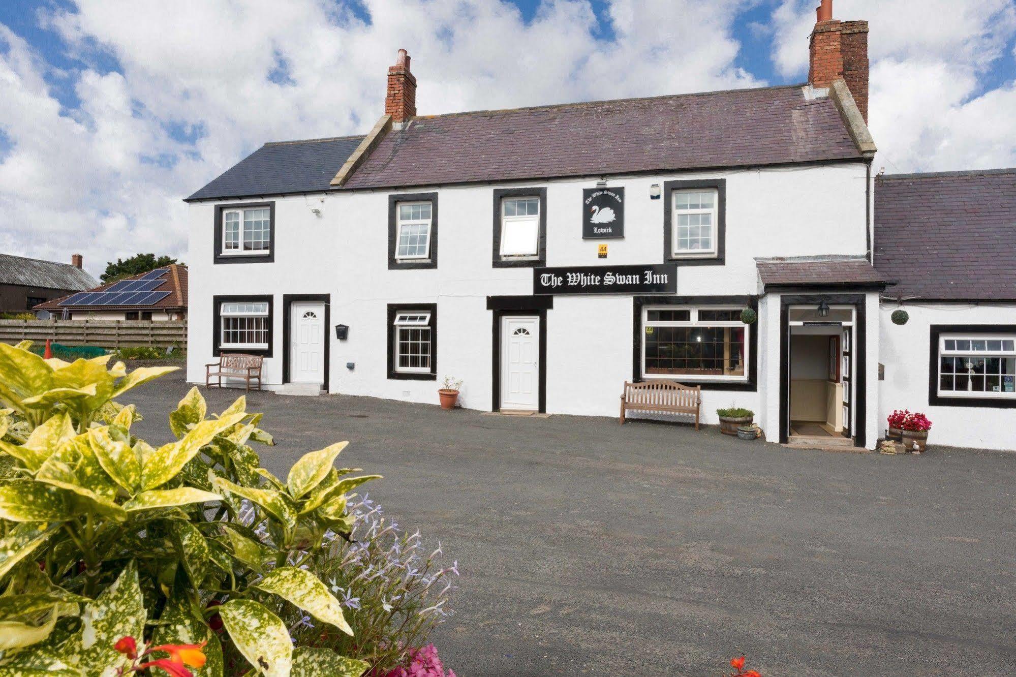 The White Swan Inn Lowick  Exterior photo